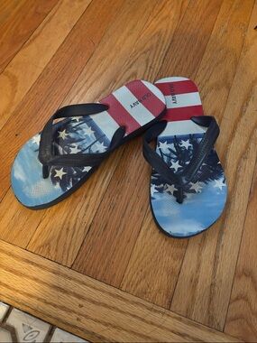 Old Navy Kids Navy, Red & White Flag Print Flip Flops